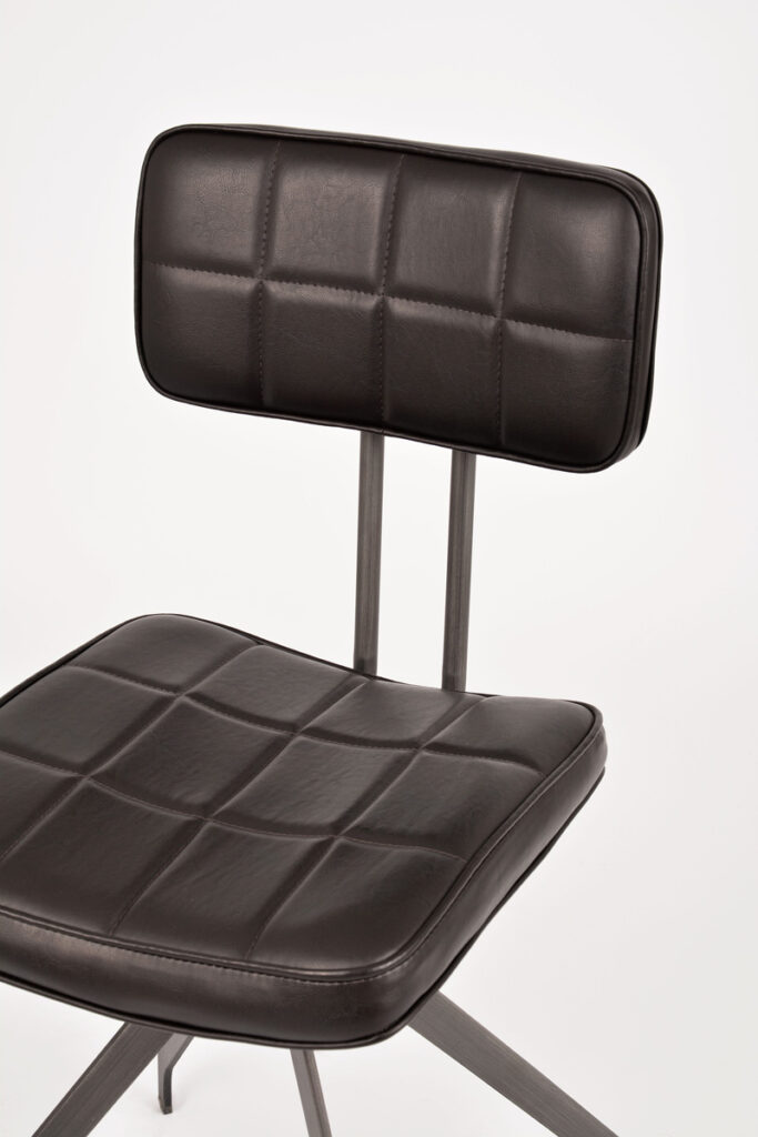 tapicerowane krzesło retro
